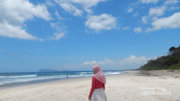 Pantai Trianggulasi, salah satu pantai yang ada di Taman Nasional Alas Purwo. Pemandangan sore hari di tempat ini juga luar biasa. Pantai Trianggulasi, salah satu pantai yang ada di Taman Nasional Alas Purwo. Pemandangan sore hari di tempat ini juga luar biasa.