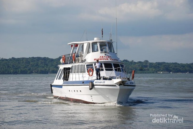 Alternatif Wisata di Jatim, Keliling Selat Madura Naik Kapal Wisata