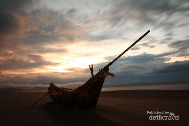 Alue Naga, Pantai dengan Sunset Indah di Aceh