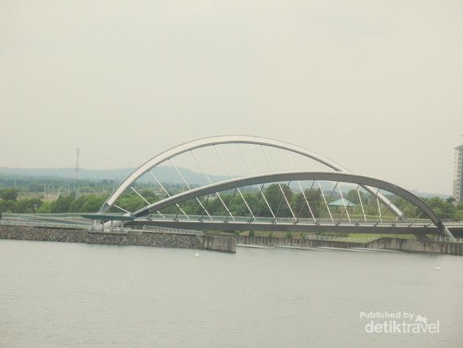 Aneka Bangunan Bergaya Futuristik di Putrajaya, Malaysia