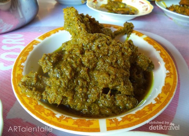 Aneka Kuliner Maknyus di Ngarai Sianok, Bukittinggi