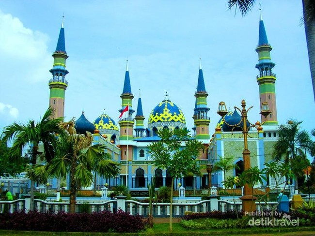 Aneka Rupa Masjid Keren di Indonesia