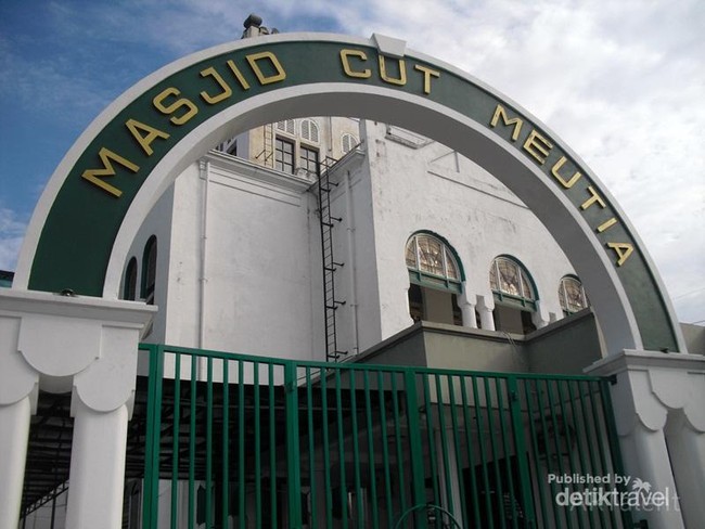 Antiknya Bangunan Masjid Cut Meutia, Menteng