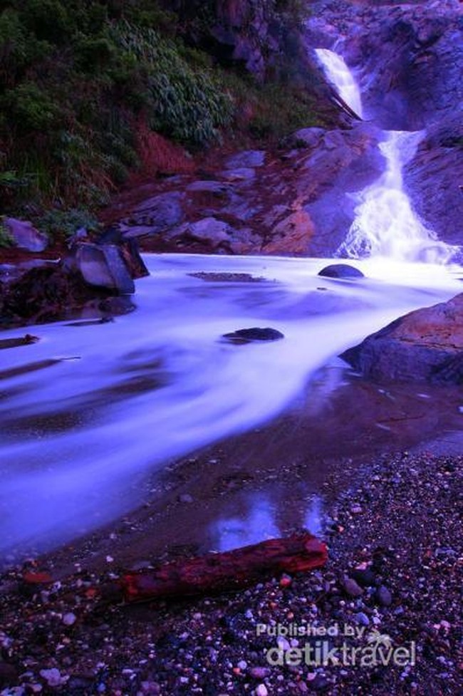 Api Biru yang Ajaib di Kawah Ijen Banyuwangi