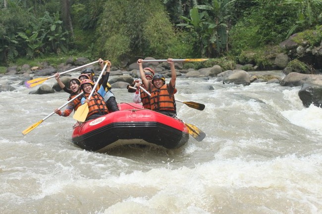 Arung Jeram Sungai Elo, Bikin Ketagihan!