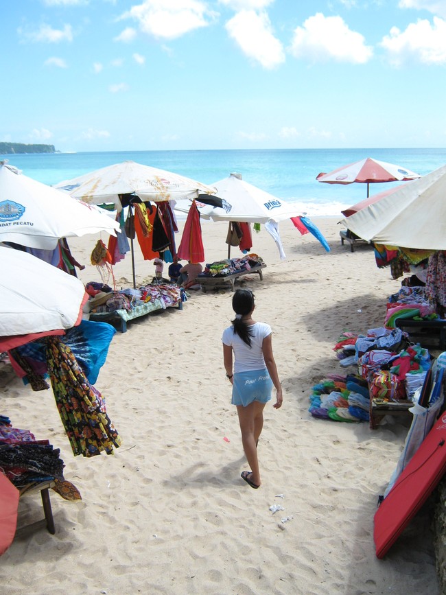 Asyik! Memanjakan Mata di Pantai Dreamland