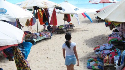 Asyik! Memanjakan Mata di Pantai Dreamland