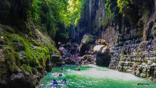 Asyiknya Basah-basahan di Green Canyon dan Citumang