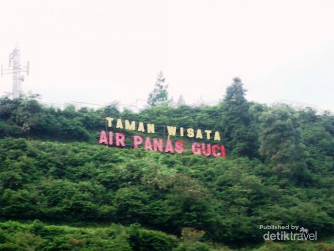 Asyiknya Berendam Air Panas di Guci, Jawa Tengah