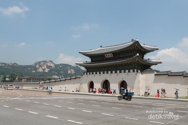Asyiknya Nonton Pergantian Penjaga Istana di Korea