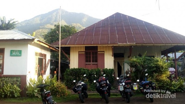 Asyiknya Traveling Naik Motor di NTT