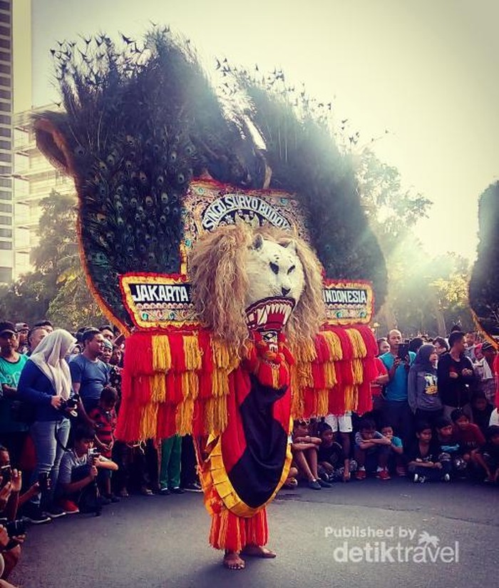 Atraksi Reog Ponorogo Curi Perhatian Banyak Mata di CFD