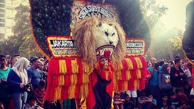 Atraksi Reog Ponorogo Curi Perhatian Banyak Mata di CFD