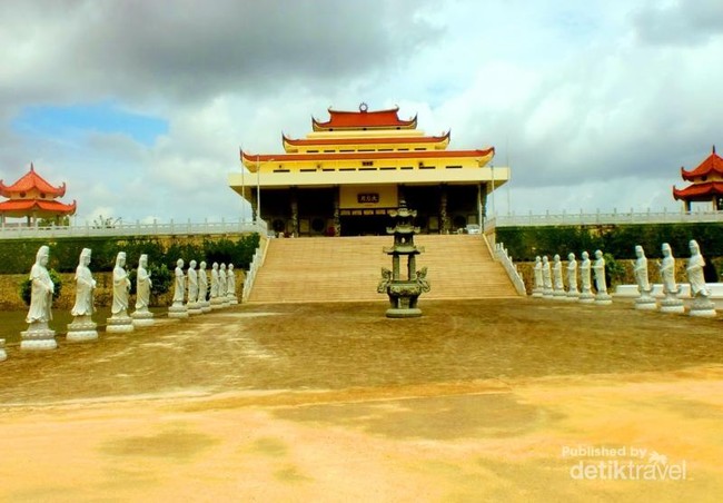 Avalokitesvara Graha, Vihara terbesar di Asia Tenggara