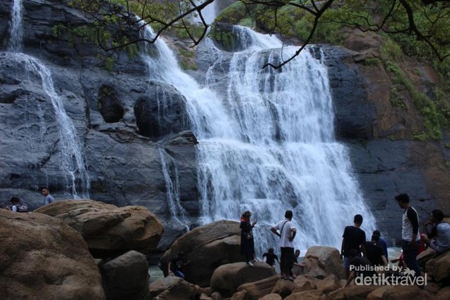 Basah-basahan di Curug Cikanteh
