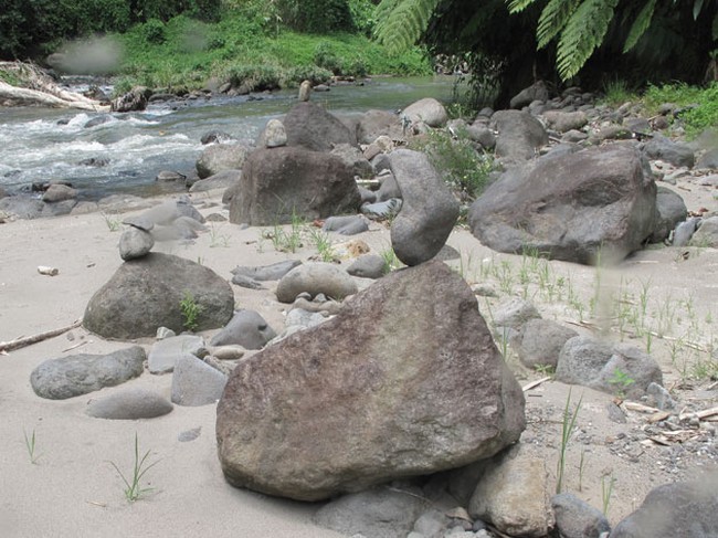 Batu-batu Misterius Sungai Nimanga