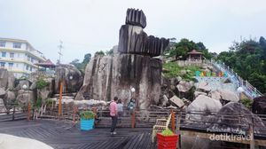 Batu Tumpak Tiga, Ikon Wisata Kota Tarempa Kepulauan Riau