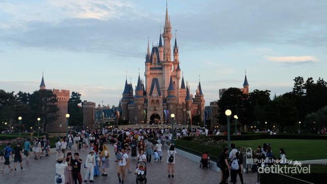 Begini Ramainya Disneyland sebelum Wabah COVID-19 Datang