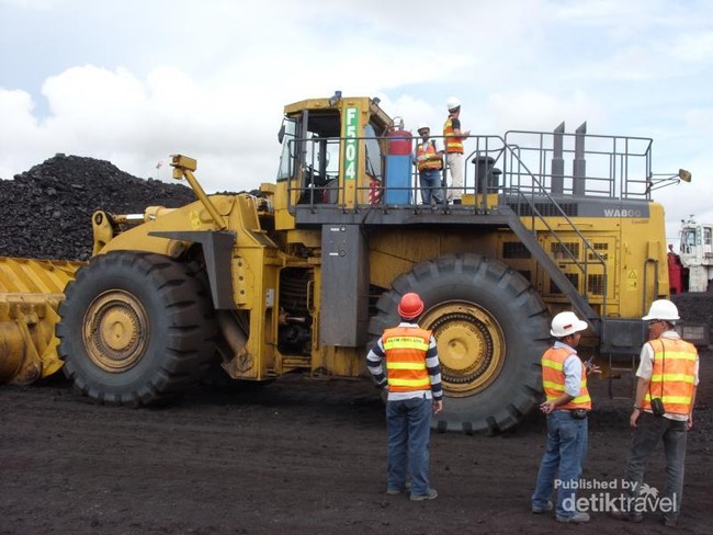 Begini Rasanya Mengunjungi Tambang Batu Bara Terbesar Kalimantan