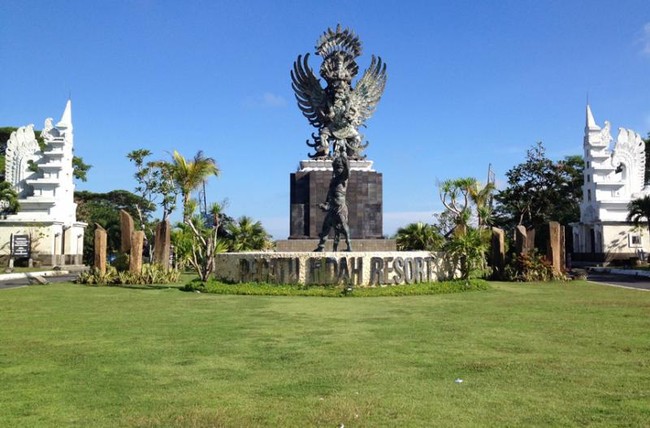 Beginilah Pantai Dreamland di Bali Saat Sepi