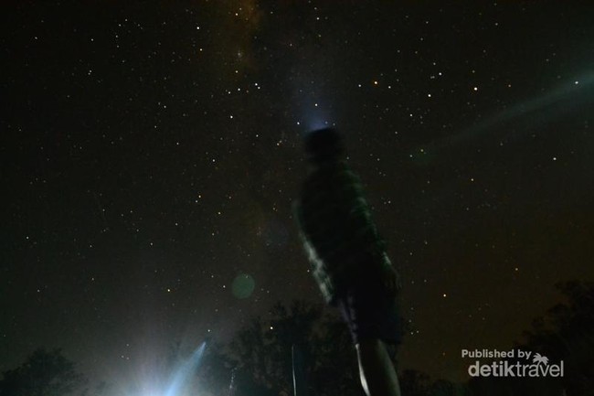Berburu Bintang di Puncak Guntur