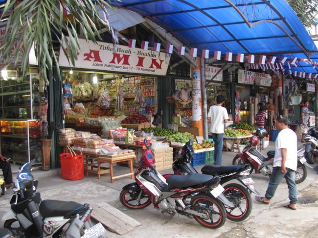 Berburu Souvenir dan Jajanan di Pontianak