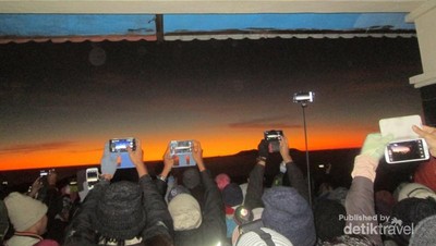 Berburu Sunrise Bromo yang Mendunia