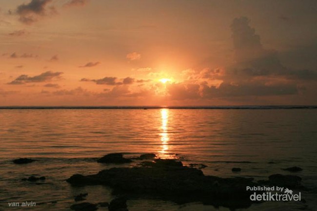 Berburu Sunset Indah di Ujung Genteng, Sukabumi