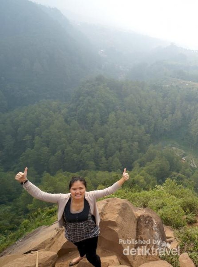 Berdiri di Tebing Keraton, Serasa Melayang di Atas Bandung
