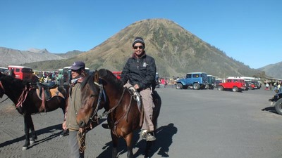Berkuda ala Koboi di Gunung Batok, Bromo