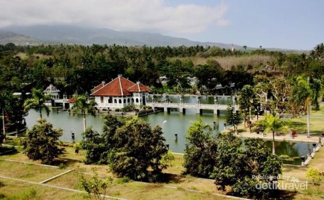 Berkunjung ke Istana Raja di Pulau Dewata