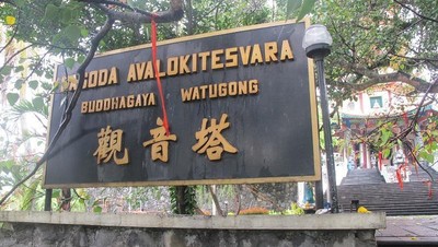 Berkunjung ke Pagoda Paling Megah di Semarang