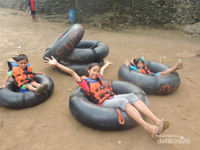 Berpetualang di Gua Pindul Bareng Anak-anak, Bisa Banget!