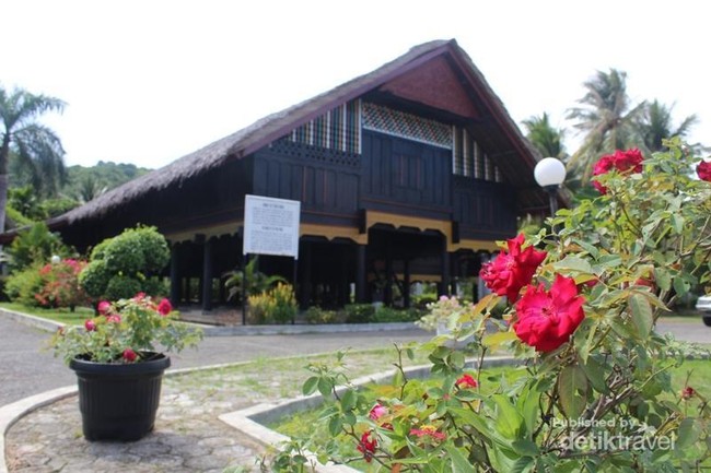 Bertamu ke Rumah Cut Nyak Dhien