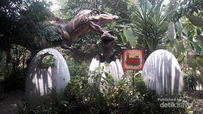 Bertemu Dinosaurus di Taman Mini Indonesia Indah