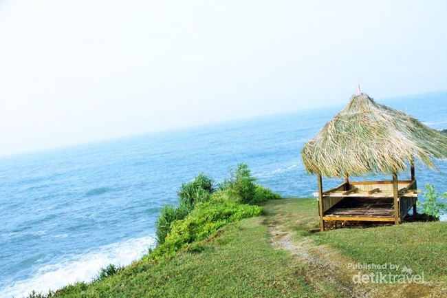 Birunya Pantai Menganti di Kebumen