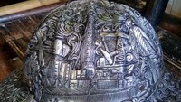 Helm ukir logam buatan pengrajin ukir logam di Kotagede