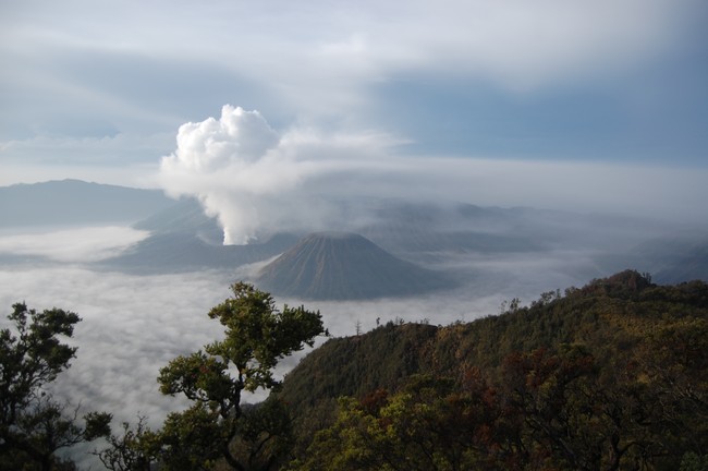 Bromo, Bagai Negeri di Atas Awan