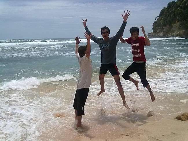 Brum! Geber Motor ke Pantai Nampu
