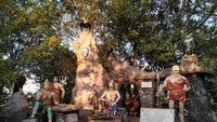 Patung raja neraka (Yamaraja) di taman neraka