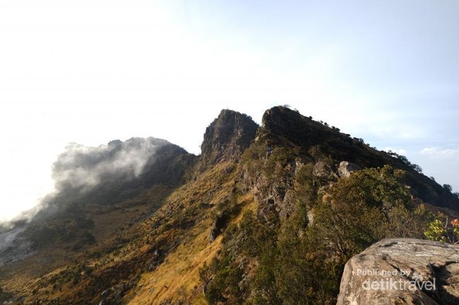Bukan Gunung Lancip, Ini Keindahan Asli dari Sumbing