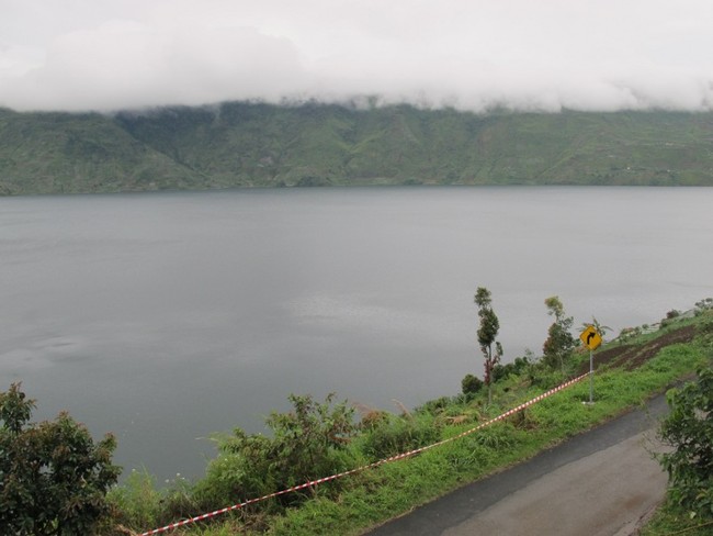 Bukan Pemandangan Biasa di Danau Bawah, Sumatera Barat