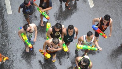 Byur! Asyiknya Basah-basahan di Festival Songkran di Thailand