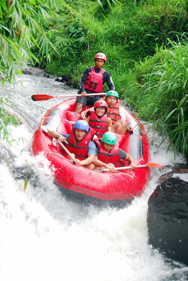 Byur! Rafting Akhir Pekan di Situ Cileunca, Pangalengan