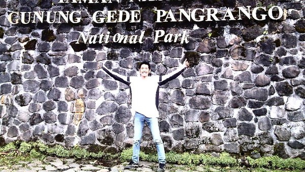 Byur! Rasakan Segarnya Air Terjun Pangrango