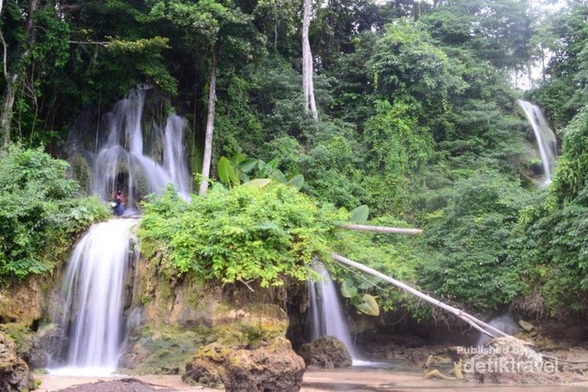 Camping Seru di Dekat Air Terjun Bahoumumpa, Morowali