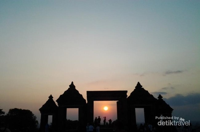 Candi Ratu Boko, Tempat Sempurna Abadikan Sunset di Yogyakarta