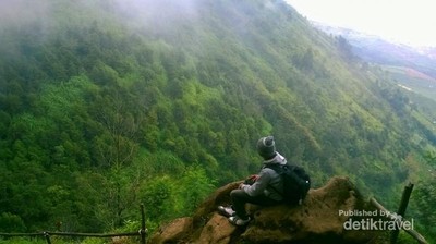 Cantiknya Golden Sunrise Puncak Sikunir