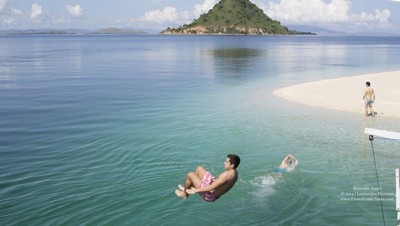 Cantiknya Pantai & Gaharnya Si Naga Purba di Pulau Komodo