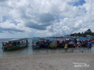 Cantiknya Pantai di Pulau Lengkuas Belitung
